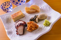 昔の江戸前調理技術の方法で、今風の味付けに仕上げています。