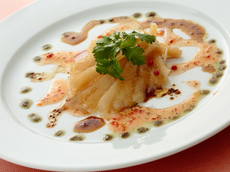 フカヒレ独特のコリコリとした食感がヤミツキ『フカヒレの刺身』