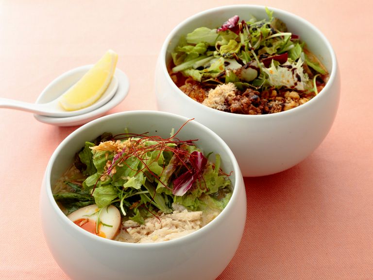 たっぷりの野菜が入ってヘルシーな、お店自慢の麺料理