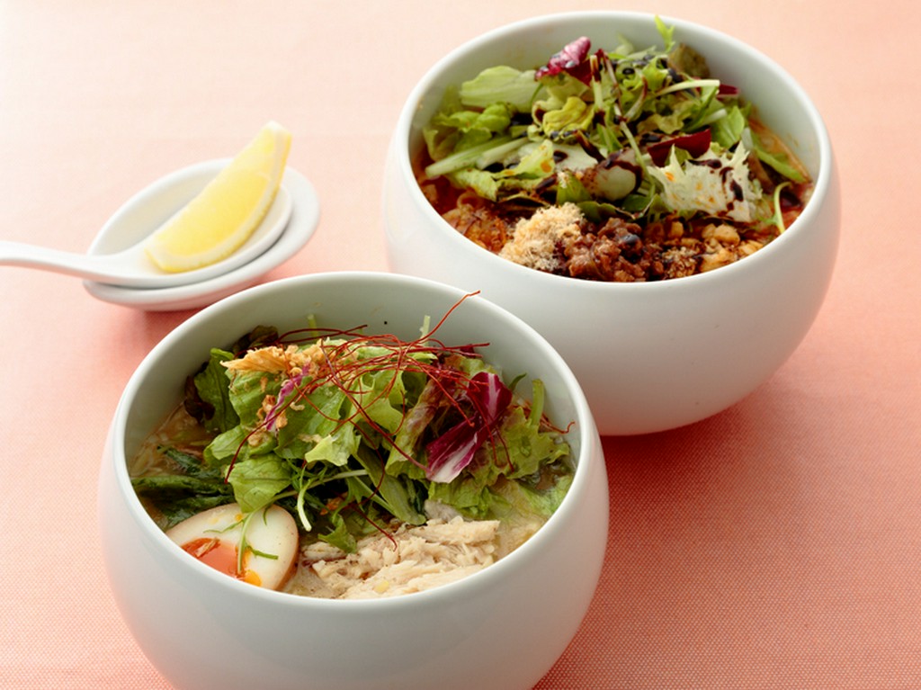 たっぷりの野菜が入ってヘルシーな、お店自慢の麺料理