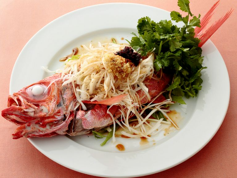 記念日の食卓を飾るのに相応しい、華やかな料理の数々