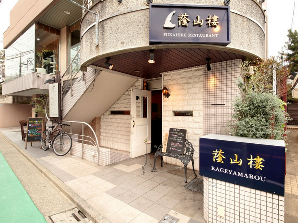 自由が丘駅から徒歩5分。存在感のあるスタイリッシュな建物 