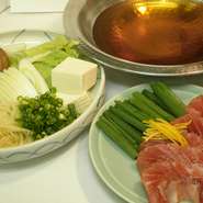 自家製　つみれ鍋　まぐろ腹身のねぎま鍋　ふぐちり
あんこう鍋(予約制)等、旬の食材の鍋料理をご用意しております