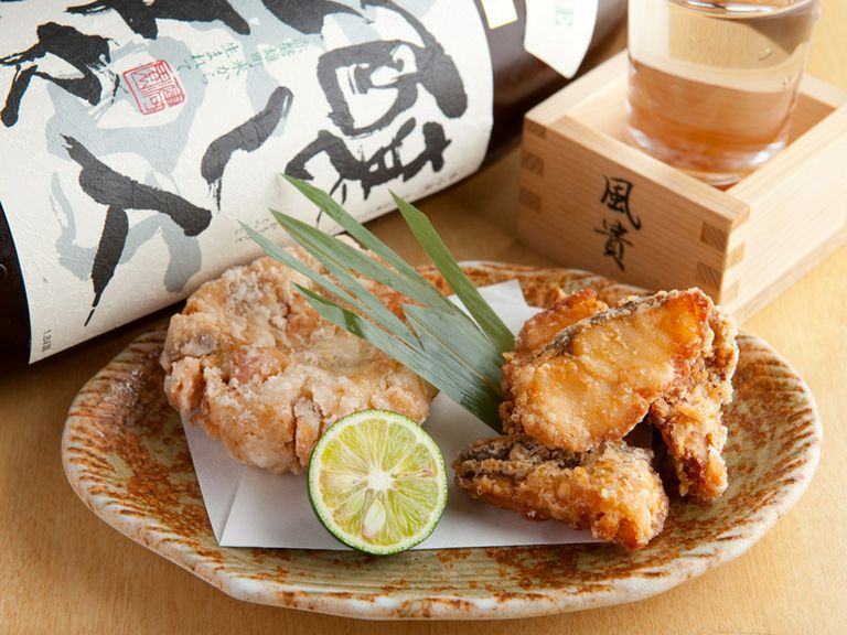 お酒のお供に最適。カラッと揚げられた『季節の魚の唐揚げと自家製さつまあげ』