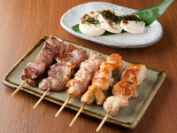 部位にあわせて厳選した銘柄鶏の旨みを堪能する『やきとりお任せ5本コース』
