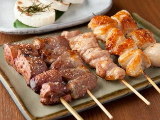 部位毎に厳選している「地鶏」と京都から取り寄せている「薬味」