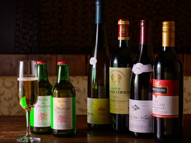 道産ワインを含め、季節ごとの厳選ワインをリーズナブルに堪能