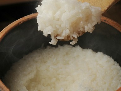 タイミングを見計りながら土鍋で炊きあげる『御飯』