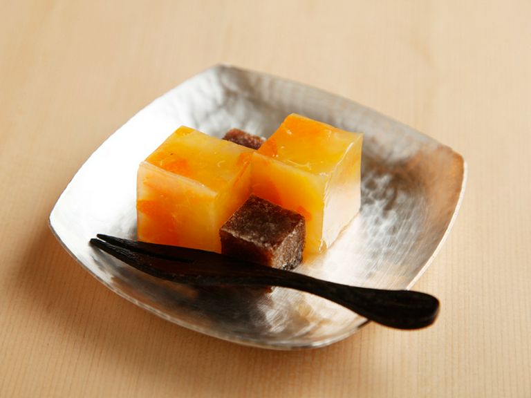 ねっとり食感が”やみつき”に『黒砂糖のシャーベットと旬のくだもの』