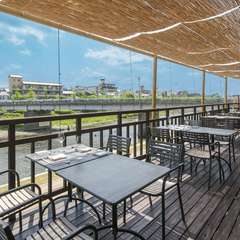 日よけのすだれで昼床も快適