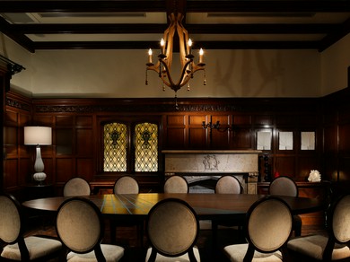 昼夜にご利用いただける個室で、優雅な接待を