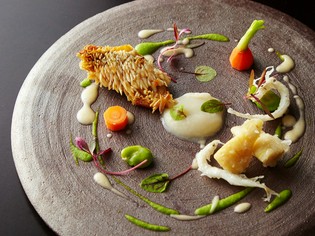 野菜のおいしさを一緒に生かした『甘鯛の鱗焼き』