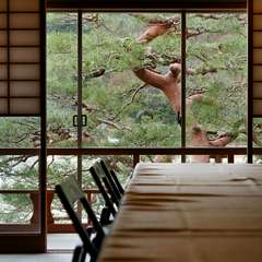 目の前に広がる嵐山と保津川の景観を楽しめる絶好のロケーション