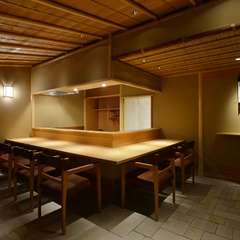 カウンター席おまかせ料理（要予約）でご用意致します。