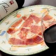 スペイン産の生ハム。1年熟成させることによってうまみが凝縮されています。注文されてから切り出します。