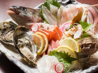 その日仕入れた魚介類から厳選した『本日のお造り盛り5点』