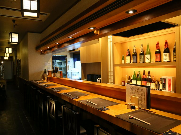 大人の雰囲気が広がる、落ち着いた特別な席