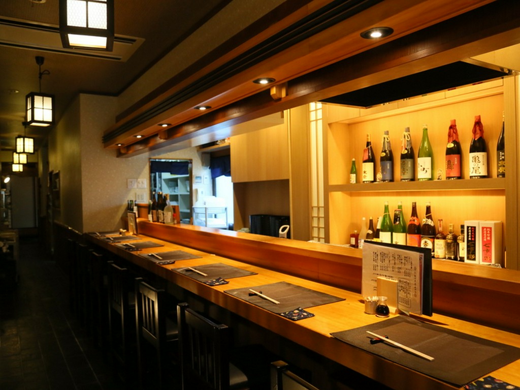 大人の雰囲気が広がる、落ち着いた特別な席