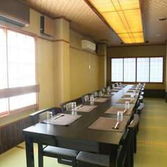 広々とした宴会場で、思い出深い一日が過ごせる