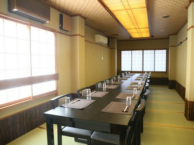 広々とした宴会場で、思い出深い一日が過ごせる