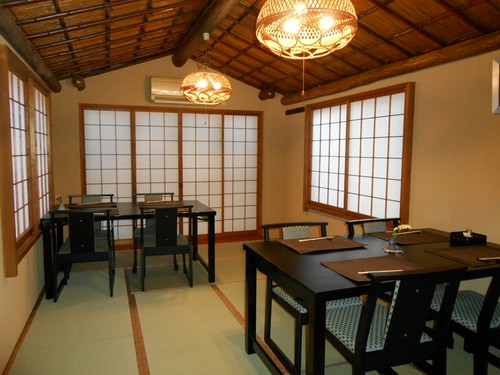 静かな空間でゆったりと食事ができる