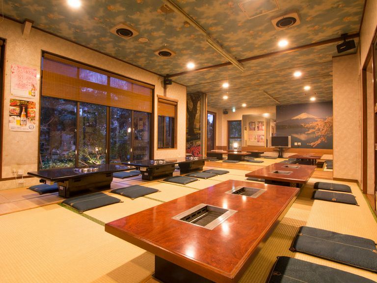 大人数での宴会もOK! 75名までの宴会ができる1階の大広間