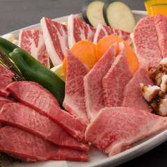 バラエティに富んだお肉を満喫できる『盛り合わせ　杏』