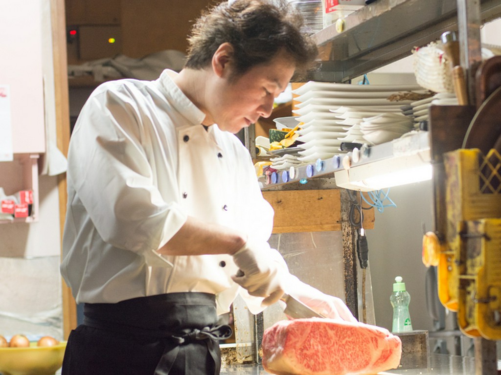 常に喜んでいただけるよう技を磨き、心を込めて丁寧に調理