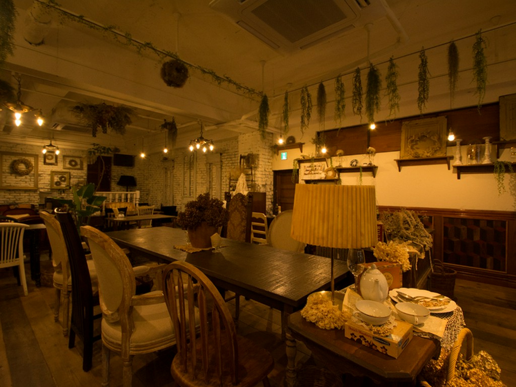 店内はオシャレな雰囲気を醸し出す極上の空間です