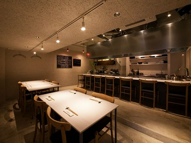 白を基調としたスタイリッシュモダンな大人の空間です