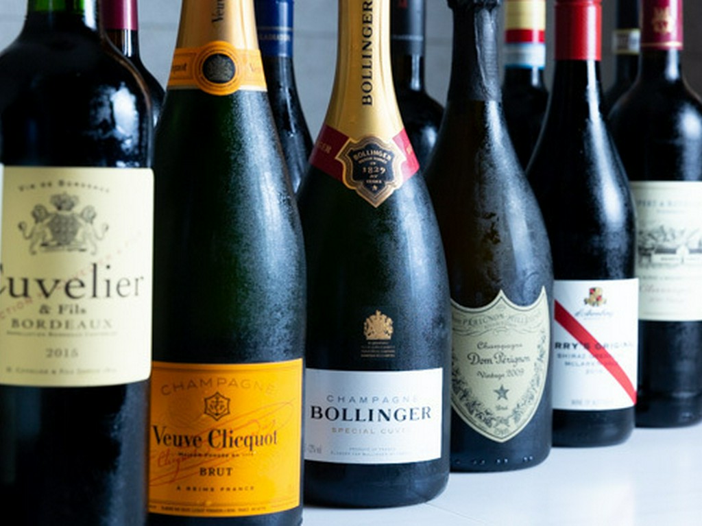 料理との相性を見極めた、各国のワインを取り揃え