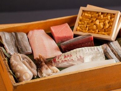 鮮度に対するこだわりと、匠の技を堪能できる旬の魚介類