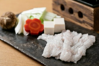 火入れの時間で異なる2つの味わい方を楽しめる『穴子の小鍋』