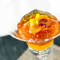 生ウニとバターナッツカボチャ　コンソメジュレ