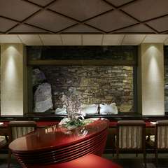 新鮮な食材を斬新に変化させる技を楽しめる鮨カウンター