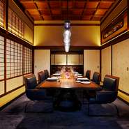 レストランに移築された藤田伝三郎氏の別邸は個室として利用可能。築100年以上になる伝統的な和の空間とイタリア料理という、驚きあふれる組み合わせを存分に楽しめます。
