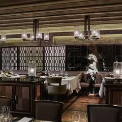 ゆったり過ごせるソファ席。時間をかけてデザートまで堪能