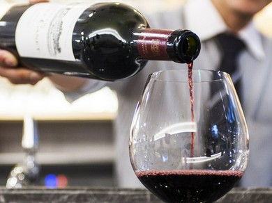 リーズナブルなものから高級ワインまで、料理と共に堪能