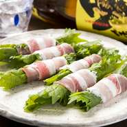 なるべく地の物を使いたいと言う店主。国産野菜や広島近郊の農家から仕入れる無農薬米、自家菜園で栽培している「紫蘇」などが使われています。体に優しい食材を提供してくれるのは嬉しいポイントです。

