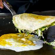 旬のヘチマ料理や、季節ごとに使われる食材が充実、春には『岩国寿司』など、ここでこそ味わえる、地元食材やご当地グルメも登場。何度も足を運びたくなるうれしい演出です。