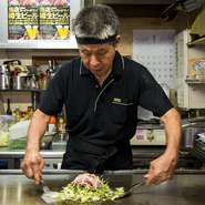 広島を訪れた芸能人やスポーツ選手に当店をご愛顧いただき、店内にはサインが飾ってあります。自他ともに認めるミーハーなので、とても嬉しい。そんな気持ちが溢れる明るい店内で、ゆっくり寛いでいただきたいです。