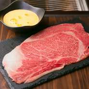 ふわっとした卵から顔をのぞかせる、広島牛の甘みと旨み『Fuoco焼』