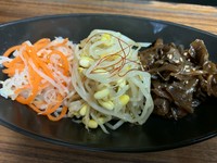 ナムルの盛り合わせです!
(その他)
・キムチ盛り合わせ ¥650(税別)