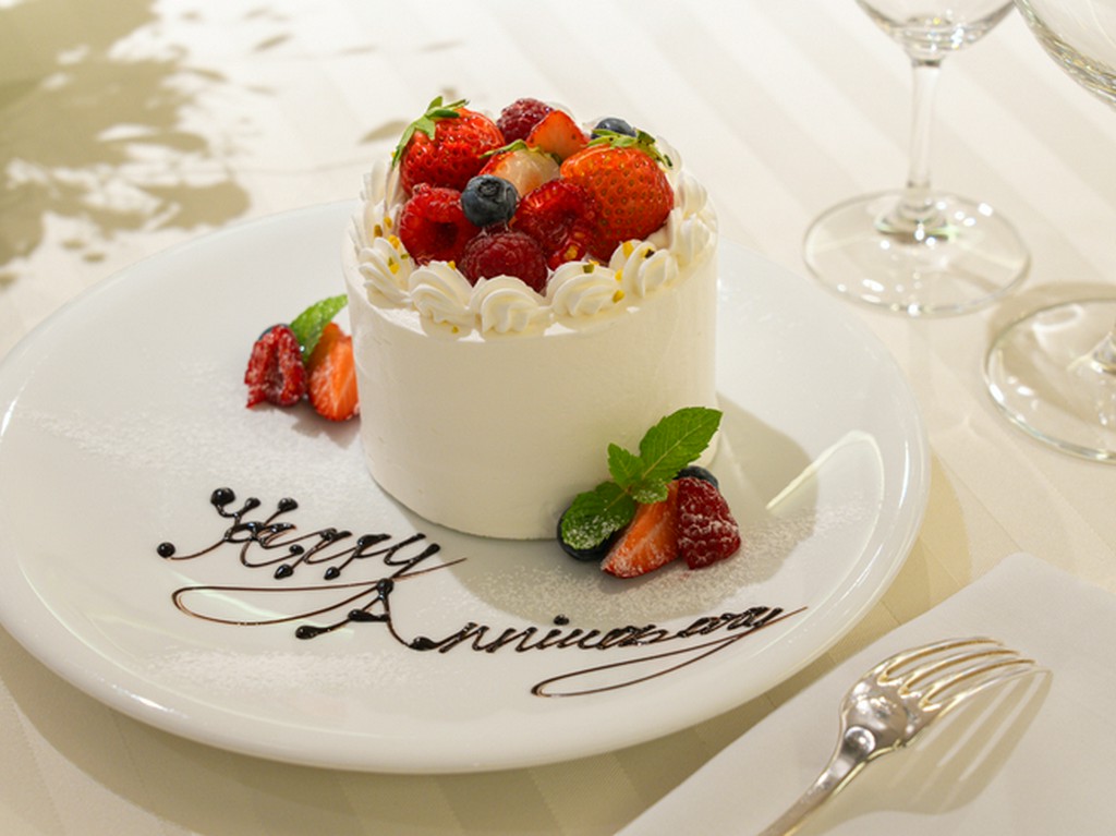 記念日をパティシエ特製ケーキでお祝い。