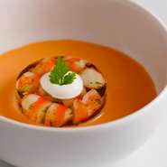 車海老とトマトのゼリー  赤ピーマンソース