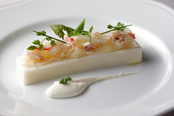 オードヴル、魚料理 または 肉料理からお好みの2品と他4品を合わせた全6品のランチコース