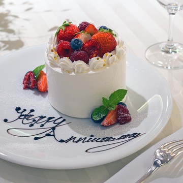 [記念日ペアディナー] 乾杯スパークリングワイン&パティシエ特製ホールケーキ付き(全7品)