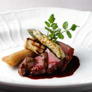 牛フィレ肉のグリル 赤ワインのソース