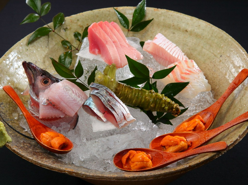 和歌山で獲れた魚介類を中心に、獲れたばかりの鮮度の良さ