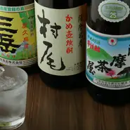店では、博多料理によく合う本格焼酎を揃えています。地元九州で愛されてきた焼酎といっしょに料理を味わえば、美味しさも一段と深まります。